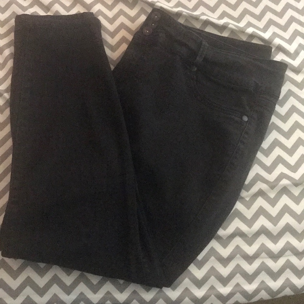 Torrid black skinny jean 20s